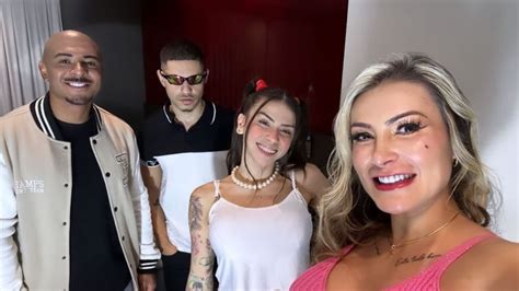 Andressa Urach e Mc Pipokinha aprontando muito juntas .
